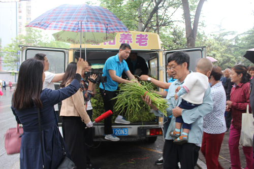 发蒜薹1.jpg 发蒜薹1.jpg