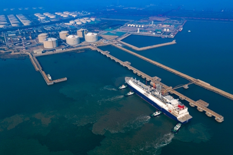 青岛LNG辅助靠泊系统1.jpg
