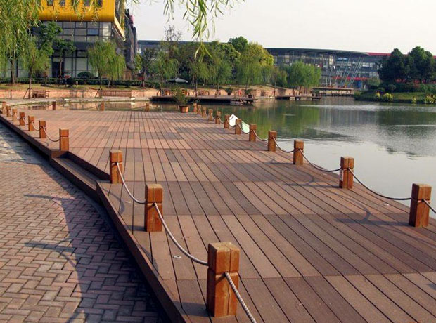 防腐木亲水平台