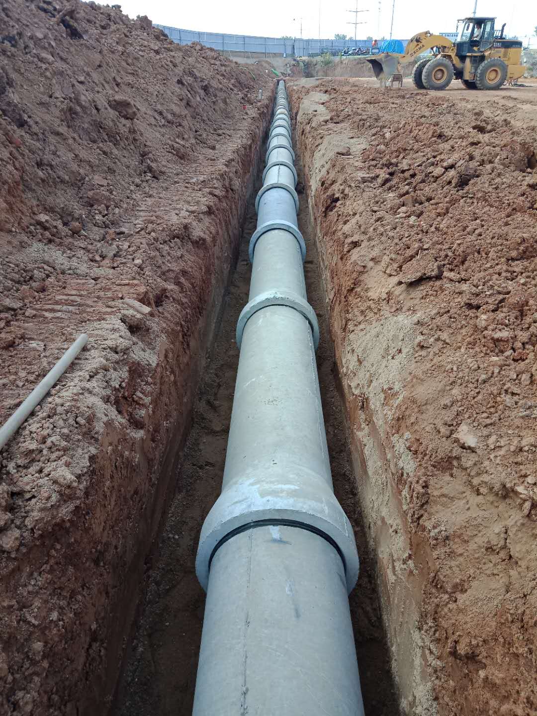 信阳华成市政工程有限公司-三十二大街雨污管道施工